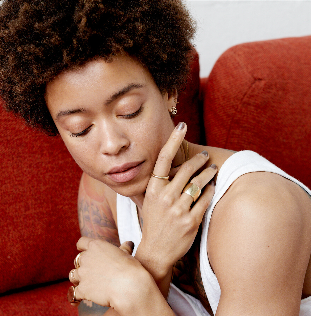 Outward Arc Stud Earring (Single)