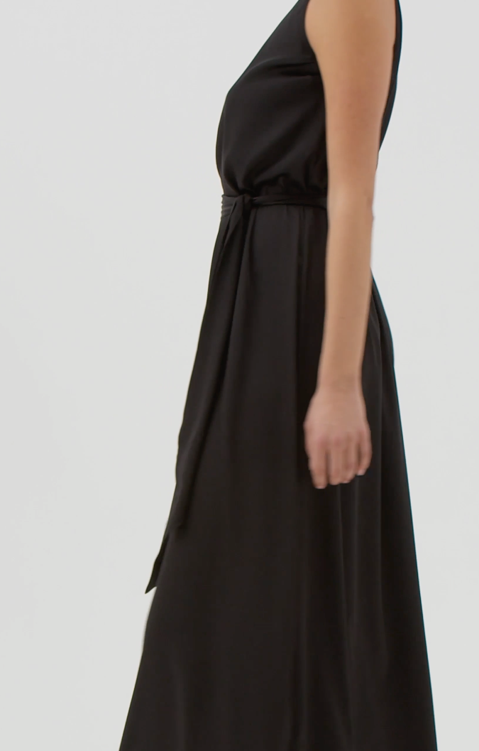 Nola Halterneck Dress L / Black Nola Halterneck Dress L / Black
