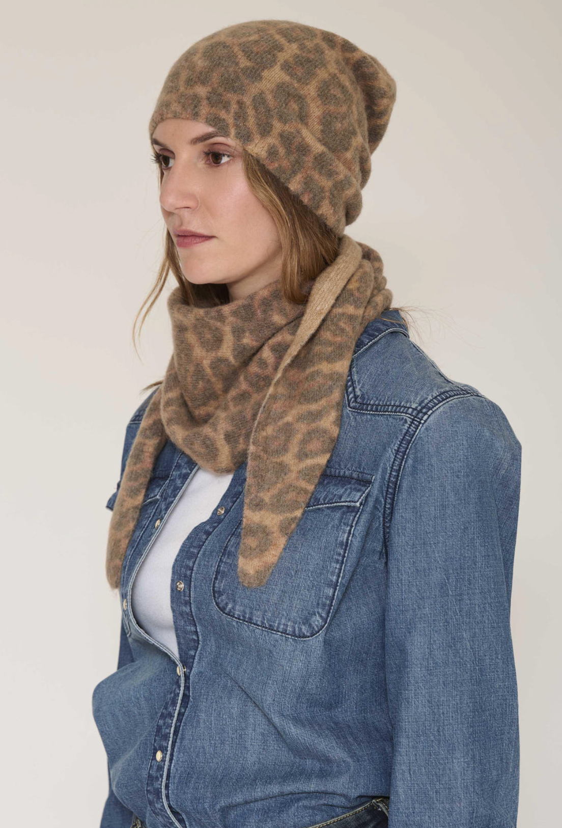 Foussi Scarf